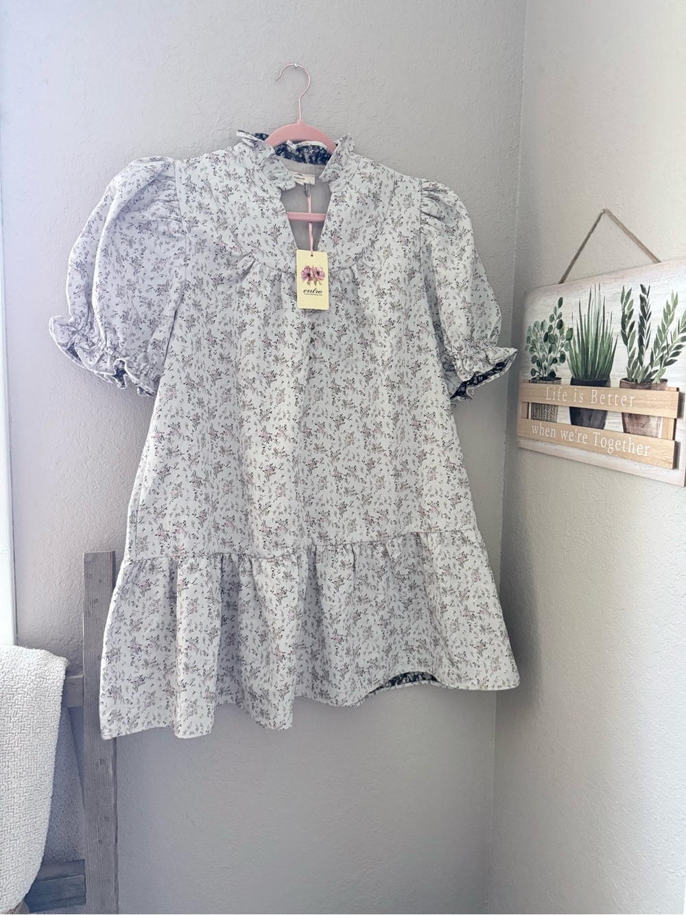 entro Soft Floral Ruffle Collar Dress in Light Gray and White